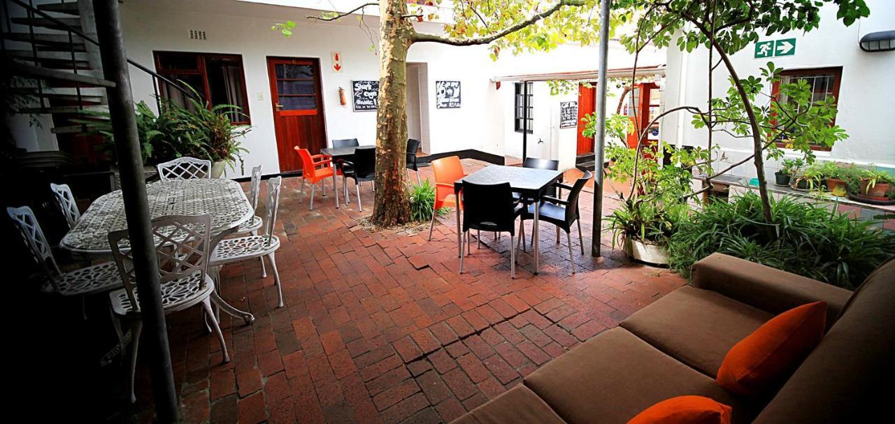 Zebra Crossing Backpacker Hostel Cape Town Exterior photo